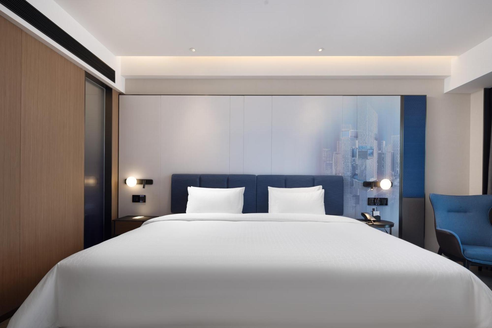 Отель Hampton By Hilton Shenzhen Futian Huaqiangbei Экстерьер фото
