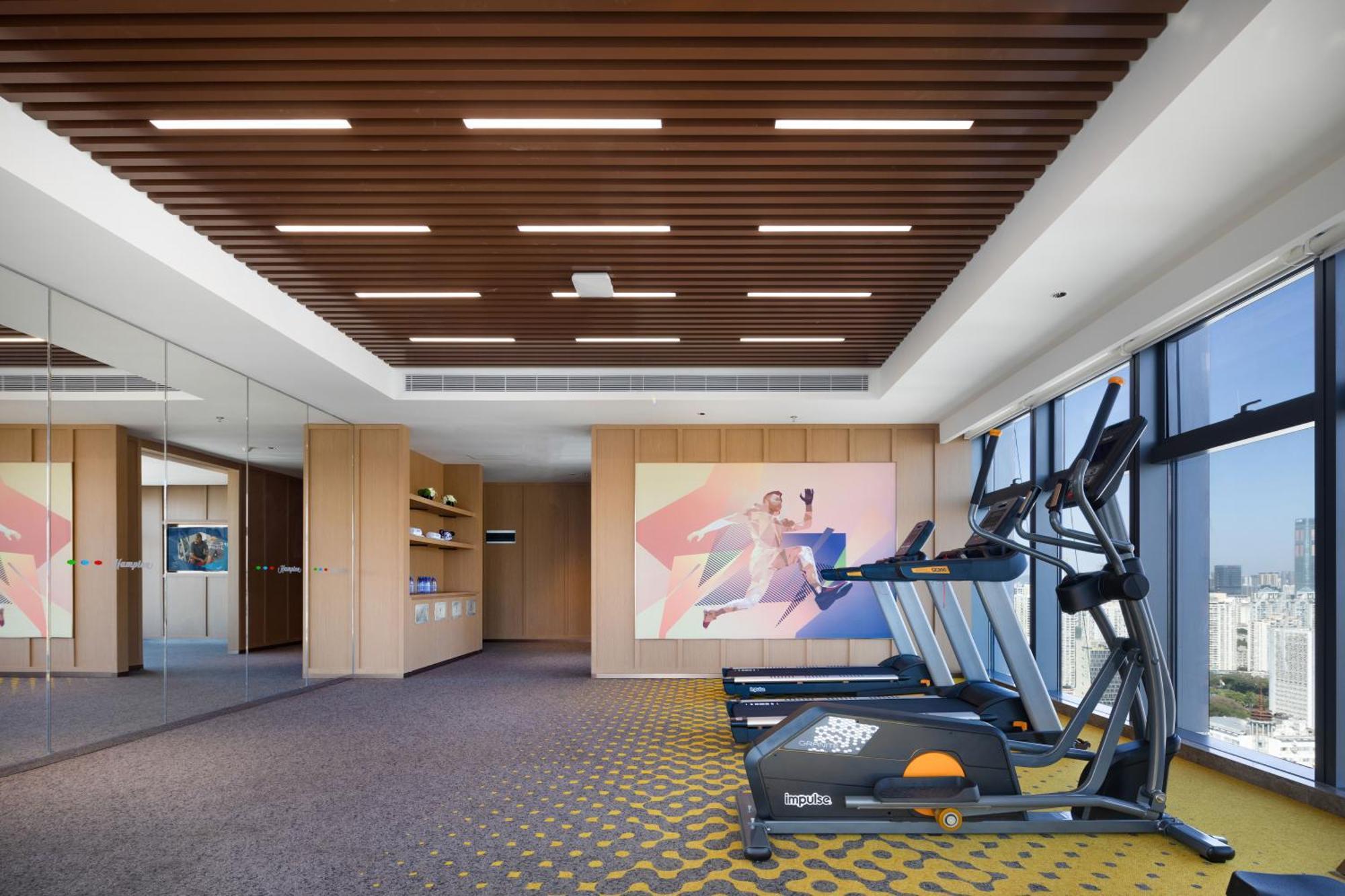 Отель Hampton By Hilton Shenzhen Futian Huaqiangbei Экстерьер фото