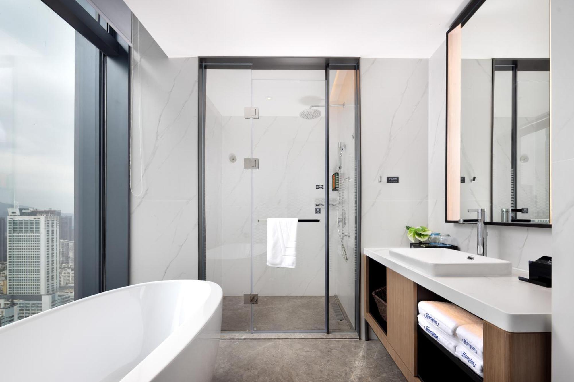 Отель Hampton By Hilton Shenzhen Futian Huaqiangbei Экстерьер фото