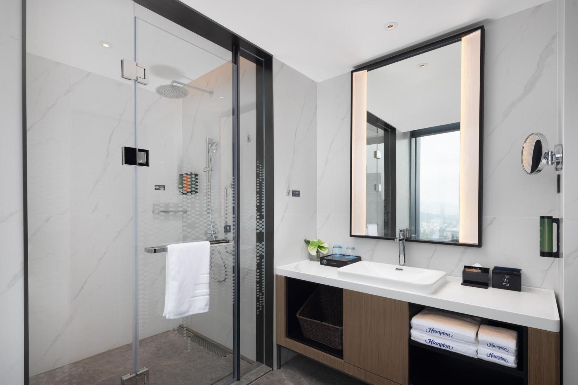 Отель Hampton By Hilton Shenzhen Futian Huaqiangbei Экстерьер фото