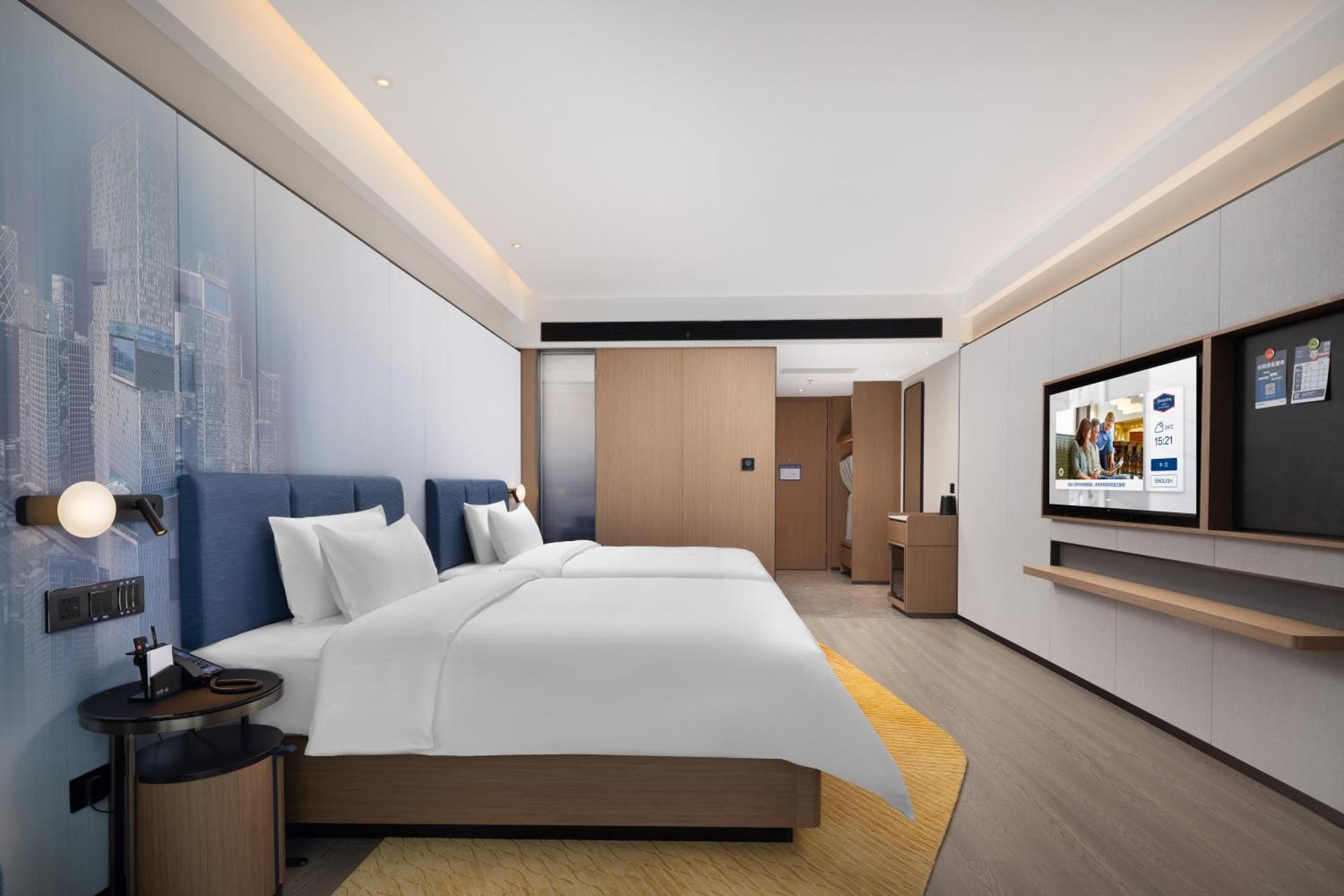 Отель Hampton By Hilton Shenzhen Futian Huaqiangbei Экстерьер фото