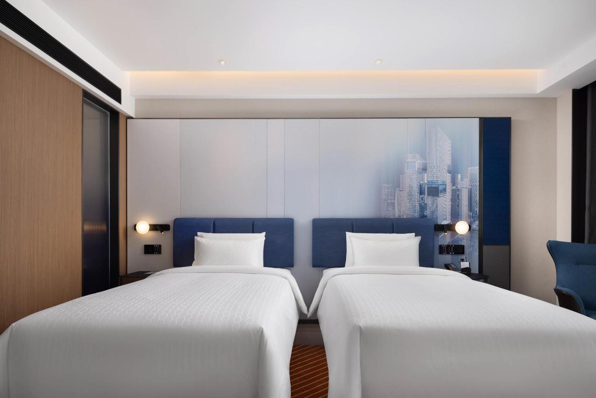 Отель Hampton By Hilton Shenzhen Futian Huaqiangbei Экстерьер фото